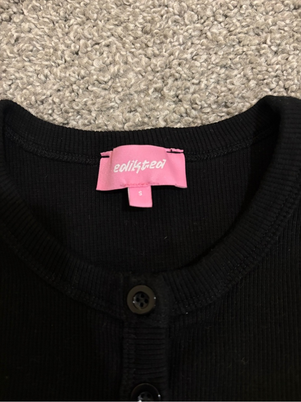 Edikted button up top - Picture 2 of 3
